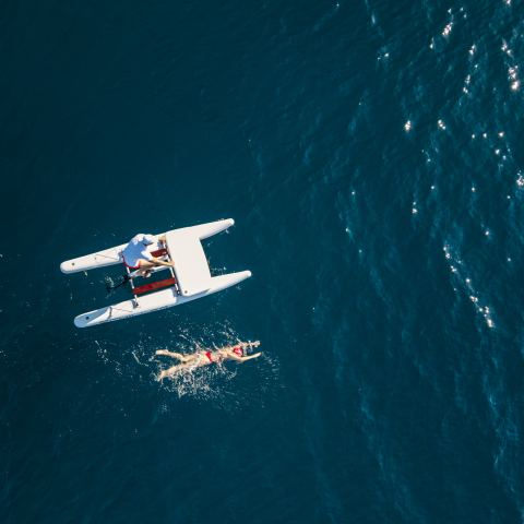 Waterbike i plivač iz vazduha — Dukley Beach, Budva