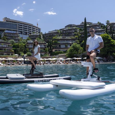 Schiller S1 waterbike ispred Dukley rezidencija